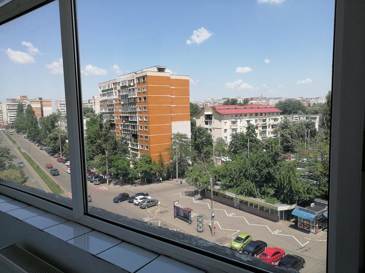 Apartament cu 2 camere decomandat în Micro 20