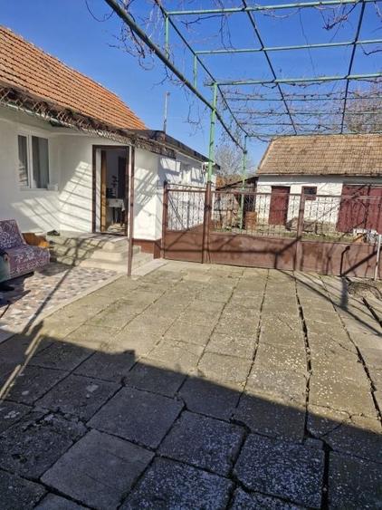 Casă individuală cu 3 camere cu Canalizare în Aurel Vlaicu