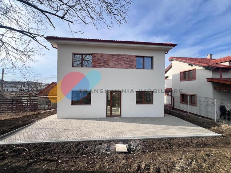 Casă individuală cu 4 camere cu Canalizare în Dezmir