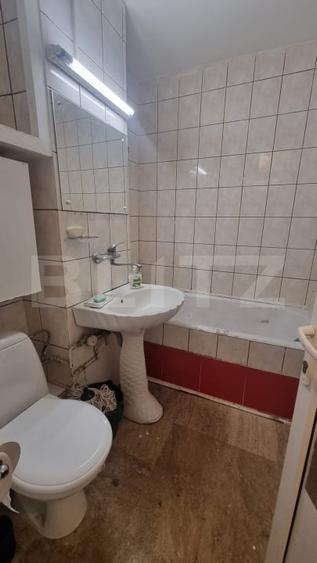 Apartament cu 3 camere decomandat, mobilat în Lipovei