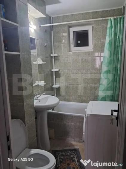 Apartament cu 3 camere semidecomandat în Central