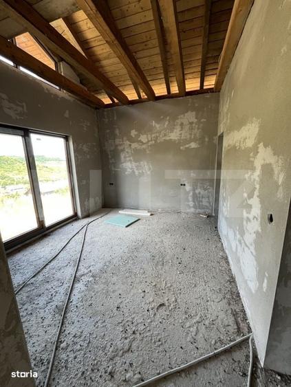Casă cu 4 camere cu Teren 1000 Mp în Teaca