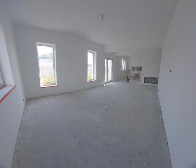 Casă cu 4 camere cu Teren 400 Mp în Vârteju