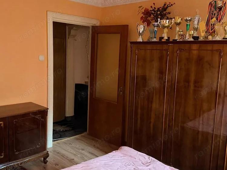 Apartament cu 3 camere decomandat în Km 4
