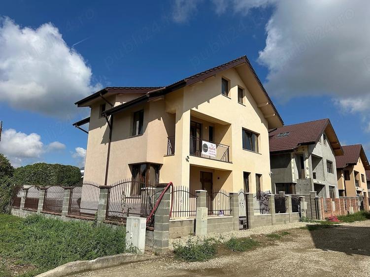 Casă cu Teren 250 Mp în Central