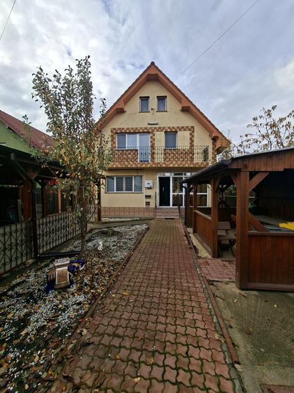 Casă cu 3 camere în Beba Veche