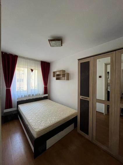 Apartament cu 3 camere semidecomandat în Mărăței