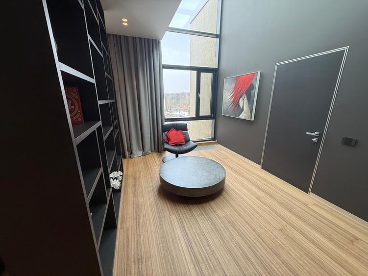 Apartament cu 4 camere în Băneasa