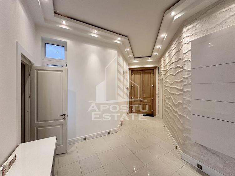 Apartament cu 3 camere decomandat, mobilat în Neptun