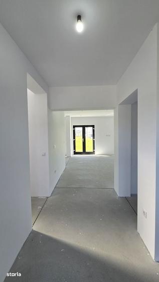 Casă cu 4 camere în Central