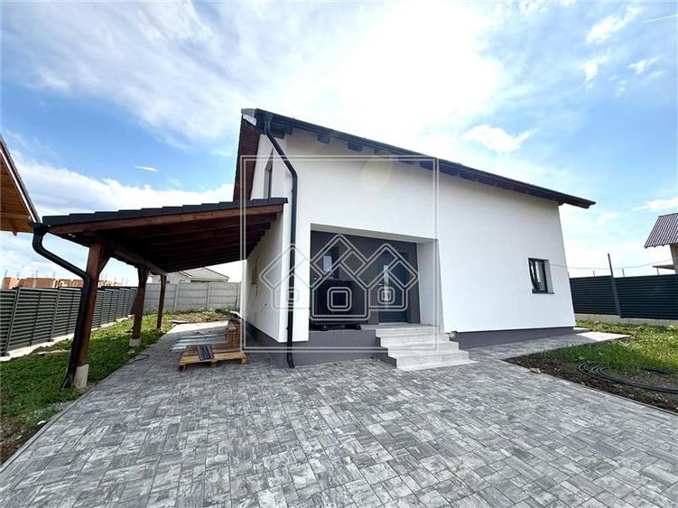Casă individuală cu 5 camere cu Canalizare în Șura Mică