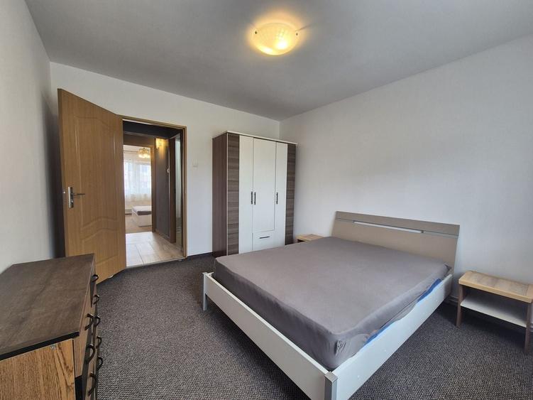 Apartament cu 3 camere decomandat în Bartolomeu