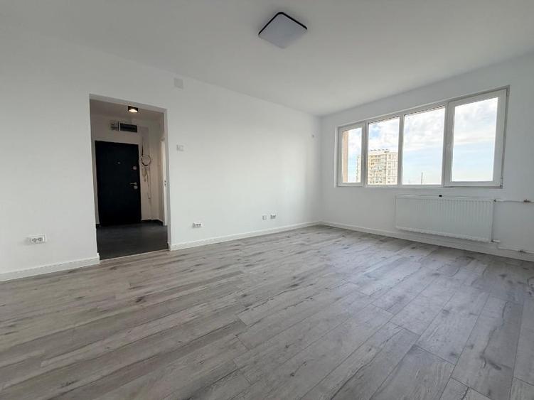 Apartament cu 3 camere semidecomandat în Titan