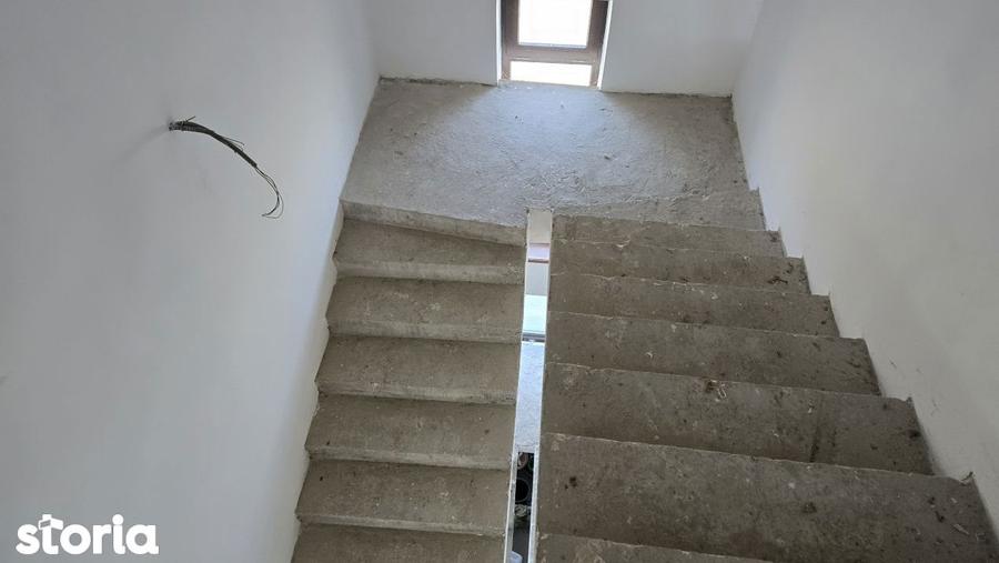 Casă cu 7 camere cu Canalizare în Ciolpani