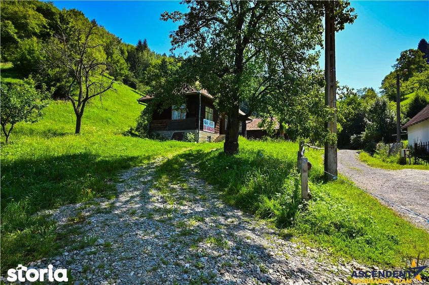 Casă cu 2 camere decomandat cu Teren 4300 Mp în Bran