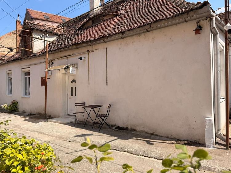 Apartament cu 2 camere, mobilat în Central