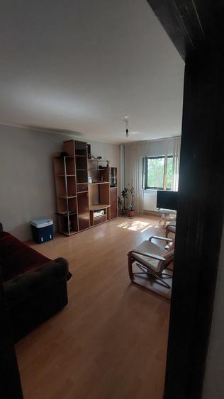 Apartament cu 3 camere decomandat în Sud