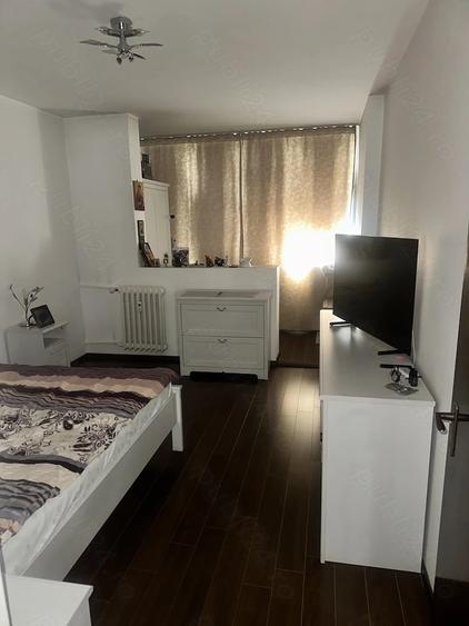 Apartament cu 3 camere semidecomandat în Drumul Taberei