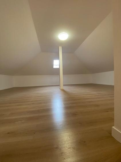 Casă individuală cu 5 camere cu Teren 350 Mp în Central