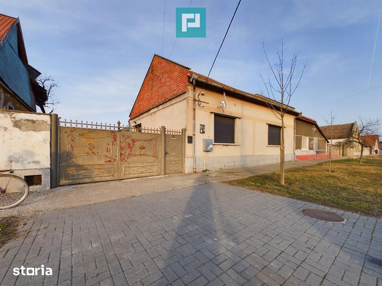 Casă cu 3 camere cu Teren 784 Mp în Periam