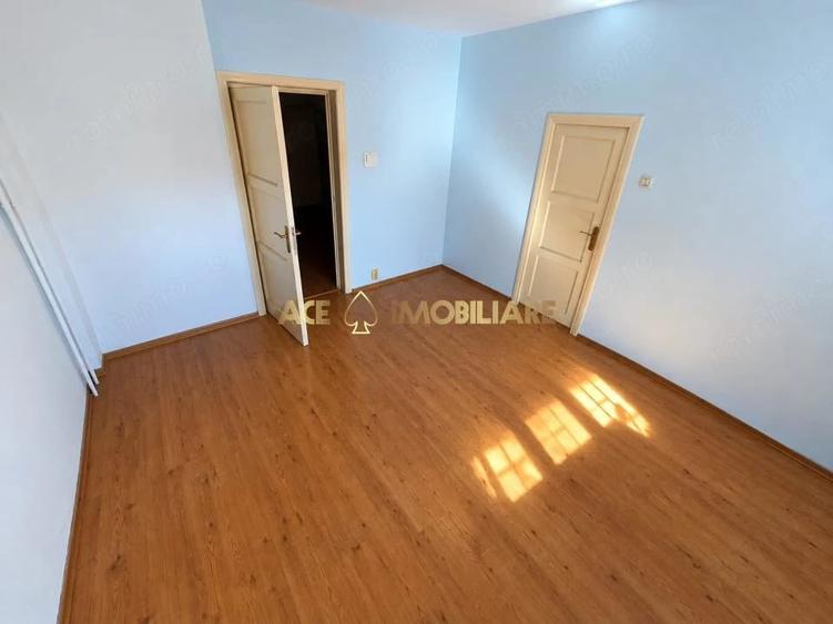 Casă cu 10 camere în 13 Septembrie