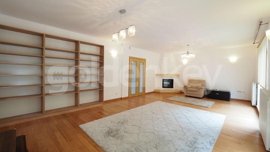Duplex cu 5 camere cu Piscina în Iancu Nicolae