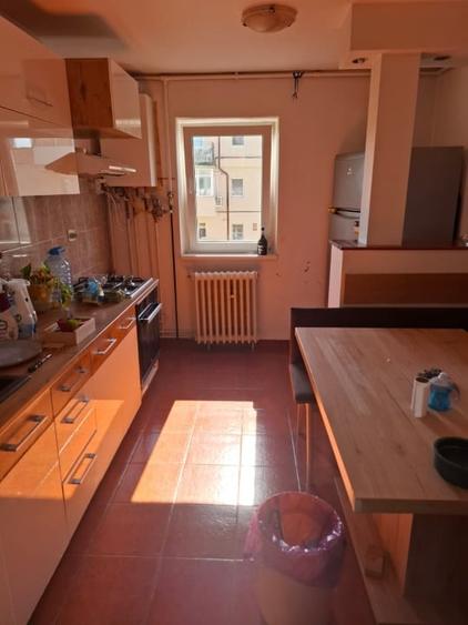 Apartament cu 3 camere decomandat, mobilat în Mihai Viteazul