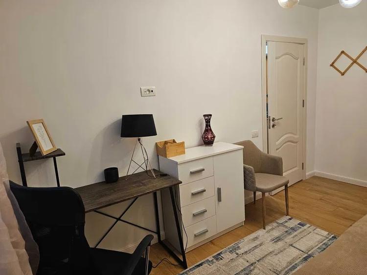 Apartament cu 3 camere semidecomandat, mobilat în Țiglina 1