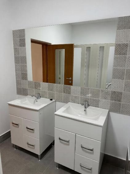 Casă individuală cu 9 camere cu Canalizare în Drumul Taberei