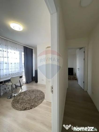 Apartament cu 3 camere semidecomandat în Central