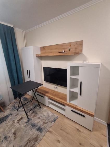 Apartament semidecomandat în Rogerius