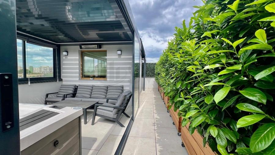 Penthouse cu 4 camere decomandat, mobilat în Dacia