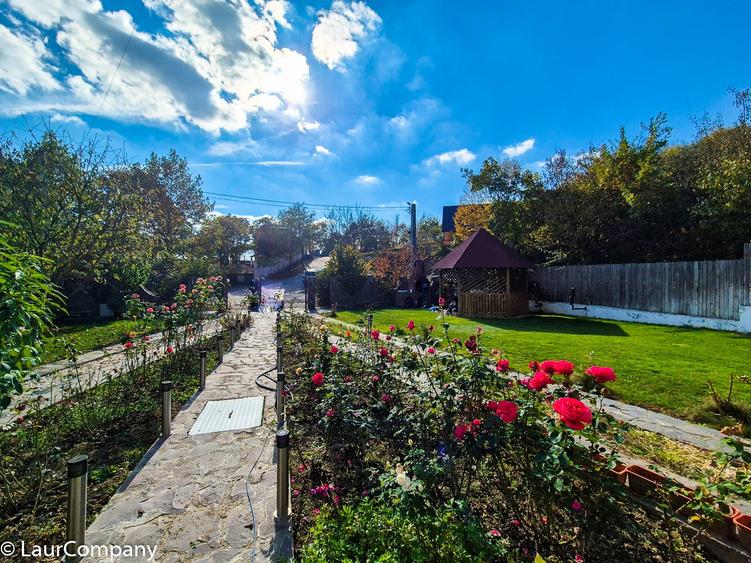 Casă cu 4 camere cu Canalizare în Bascov