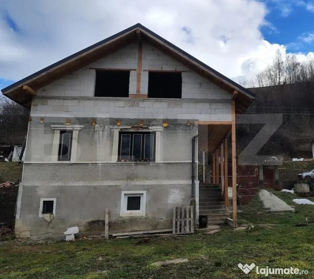 Casă cu 4 camere cu Teren 1360 Mp în Iris