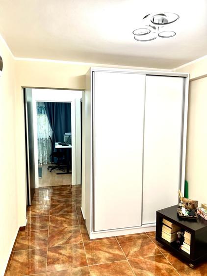 Apartament cu 4 camere decomandat, mobilat în Lacul Tei