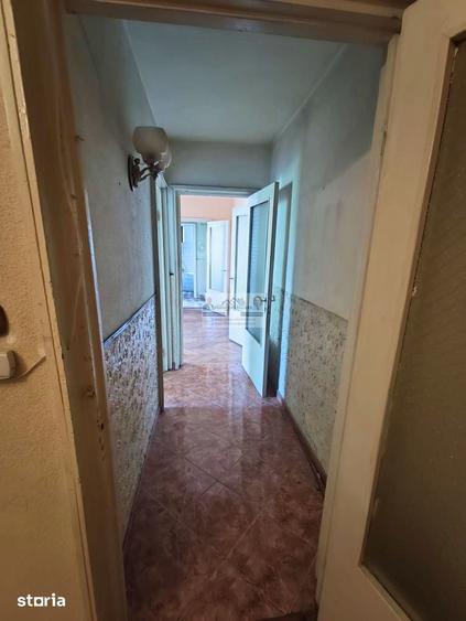 Apartament cu 4 camere semidecomandat în Central