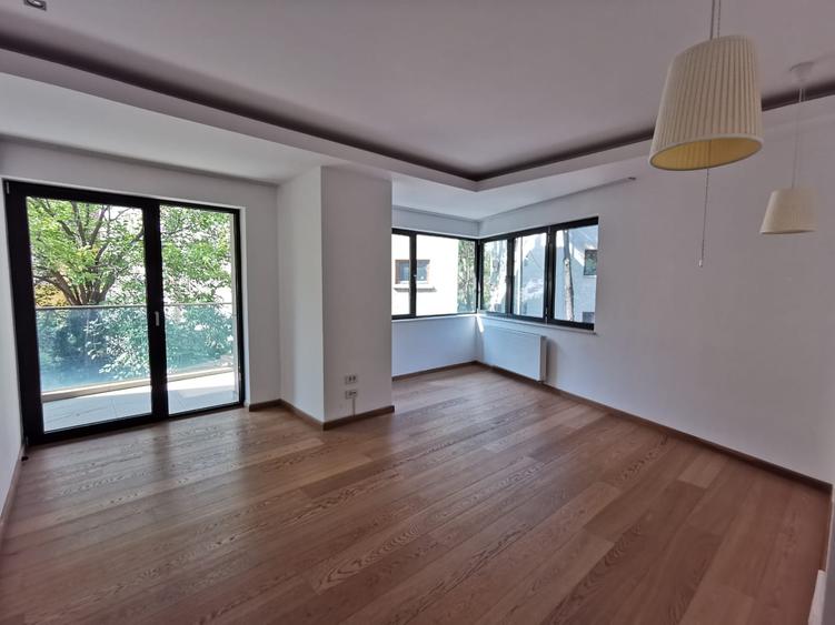 Apartament cu 4 camere, mobilat în Kiseleff
