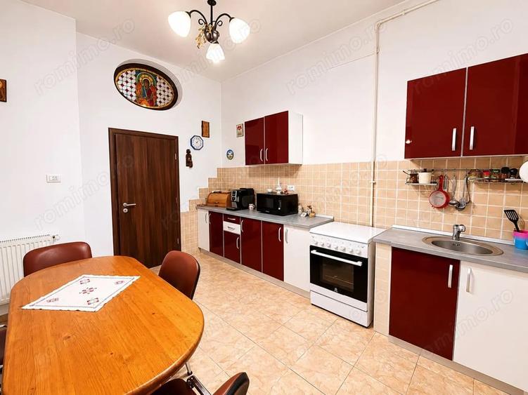 Apartament cu 5 camere decomandat în Elisabetin