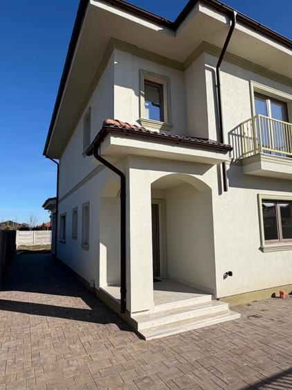 Casă cu 4 camere în Giroc
