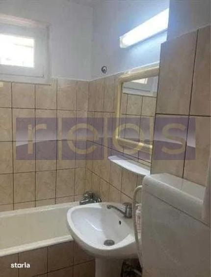 Apartament cu 3 camere semidecomandat în Drumul Taberei