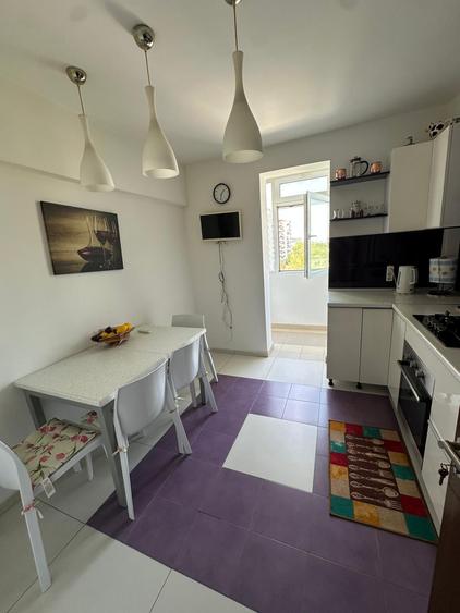 Apartament cu 3 camere semidecomandat în Ștefan cel Mare