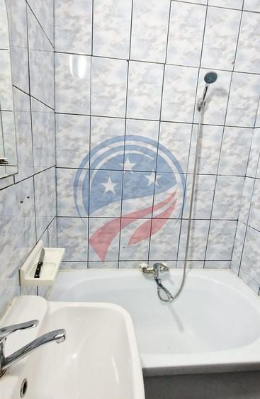 Apartament cu 3 camere semidecomandat în Central