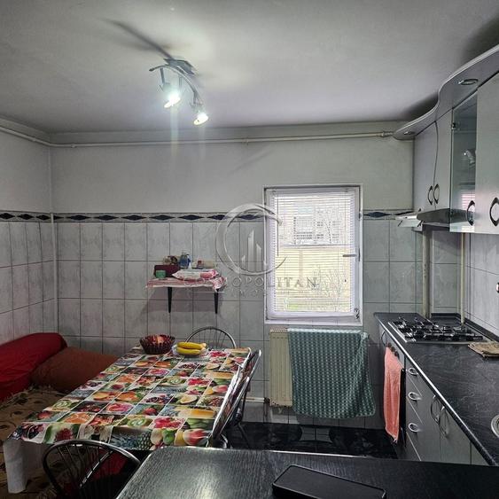 Apartament cu 3 camere în Broșteni