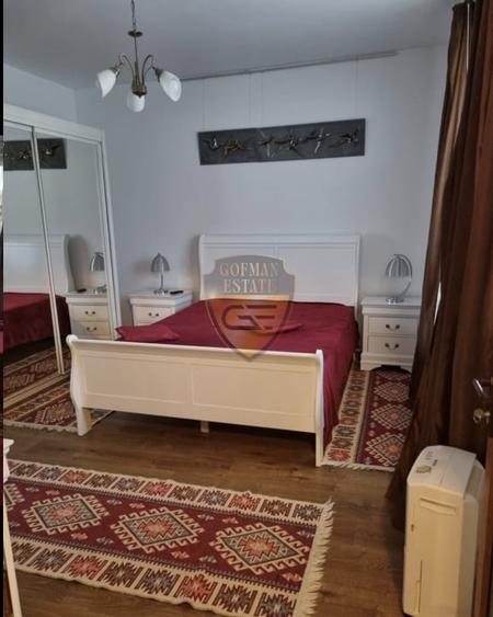 Apartament cu 3 camere decomandat, mobilat în Palazu Mare