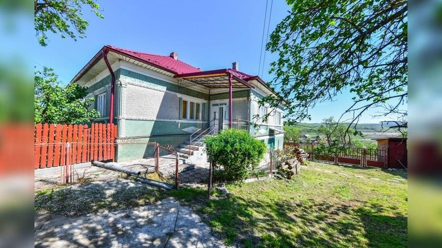 Casă cu 5 camere cu Teren 2594 Mp în Sic