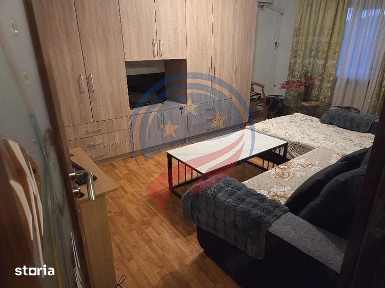 Apartament cu 3 camere decomandat în Rovine