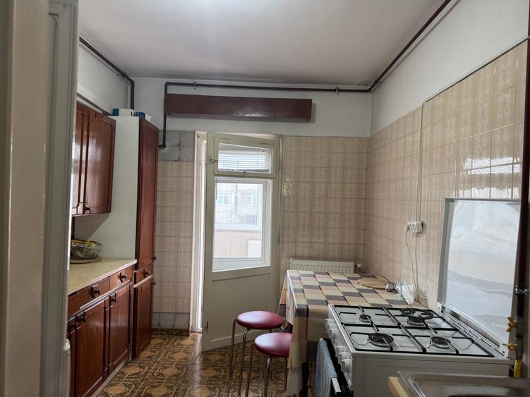 Apartament cu 4 camere decomandat în Dacia
