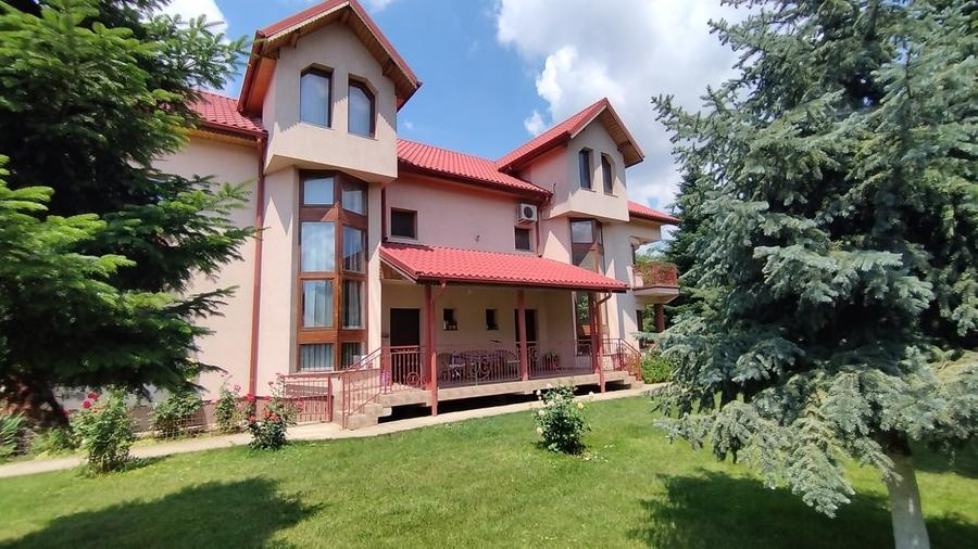 Casă cu 10 camere cu Teren 1881 Mp în Măgurele
