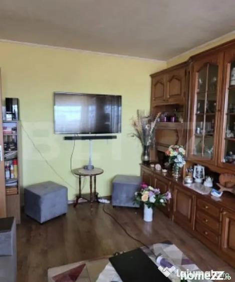 Apartament cu 4 camere decomandat în B-dul București