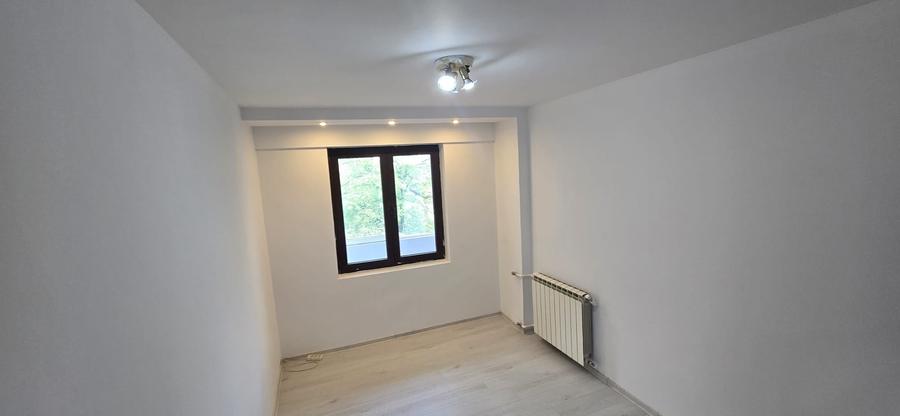 Apartament cu 2 camere semidecomandat, mobilat în P-ța Universității